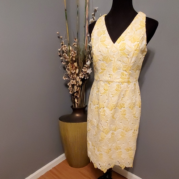 White House Black Market Dresses & Skirts - White House Black Market Tonal Lace Sheath NWT